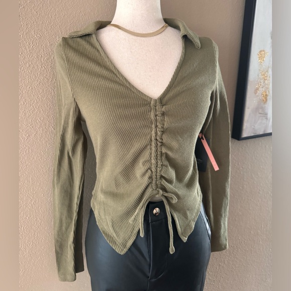 Tops - Ruched long sleeve v neck crop top